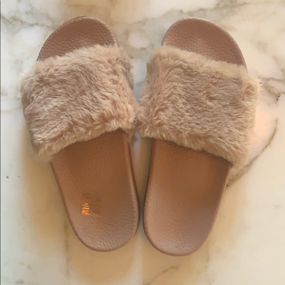 Chic sandals/house shoes